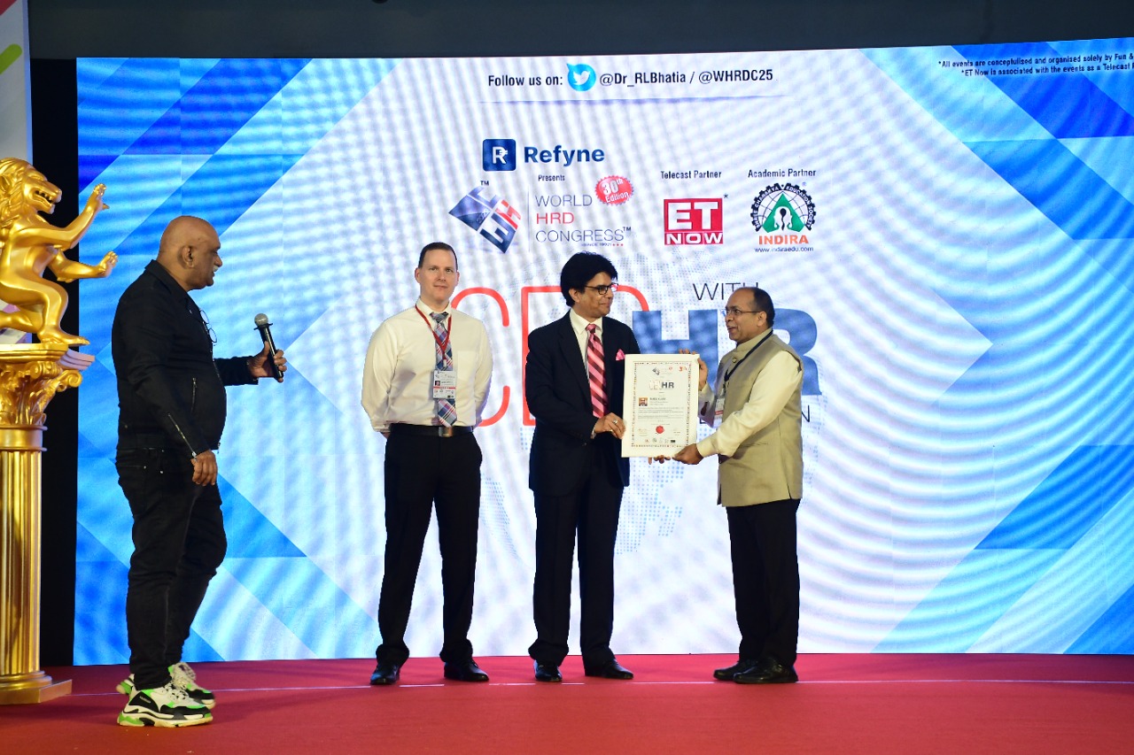 CMD EdCIL felicitated with the prestigious "CEO with HR Orientation" award by the think-tank World HRD Congress on 22.03.2022 at Mumbai
सीएमडी एडसिल को 22.03.2022 को मुंबई में थिंक-टैंक वर्ल्ड एचआरडी कांग्रेस द्वारा प्रतिष्ठित "सीईओ विद एचआर ओरिएंटेशन" पुरस्कार से सम्मानित किया गया।